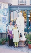 004-The living statue show at France, Epcot